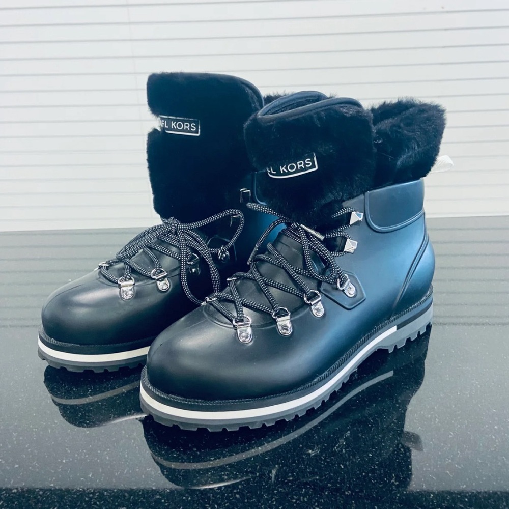 Brand new Michael kors rain booties size 8W